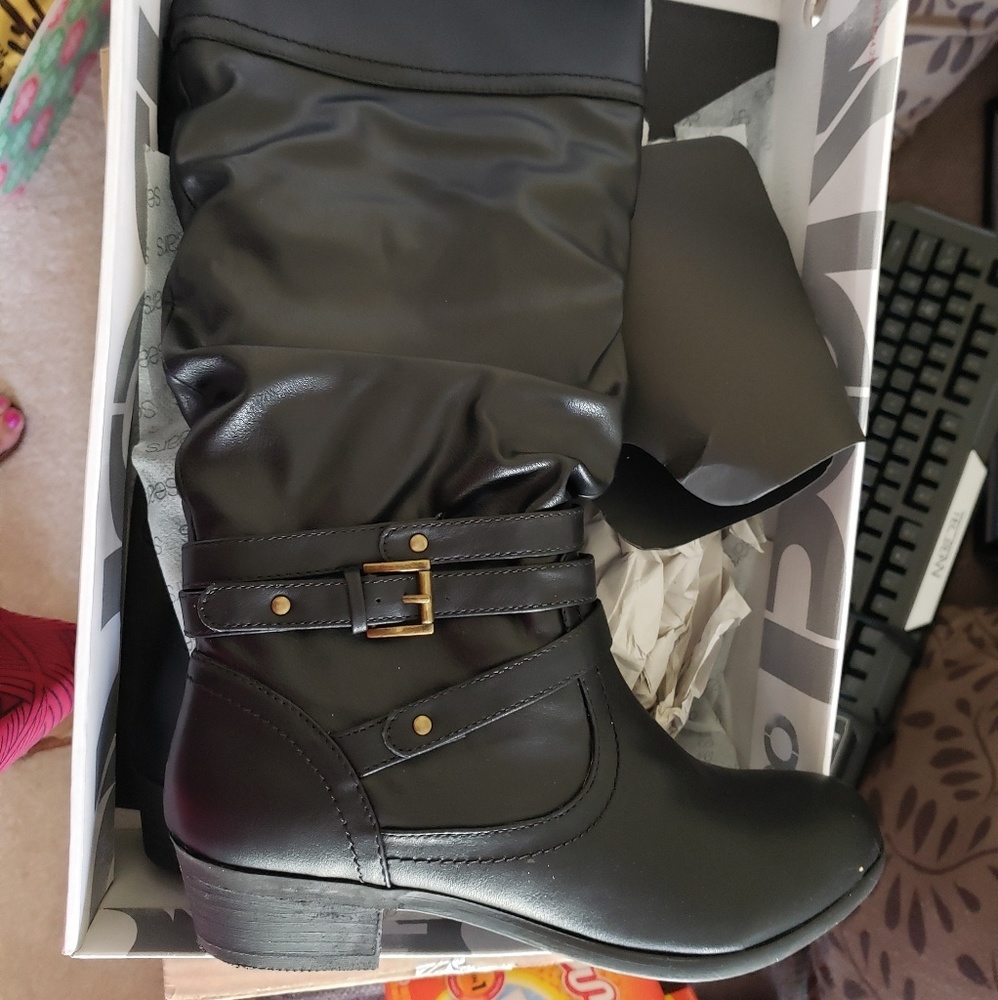 Brand new, never worn black boots